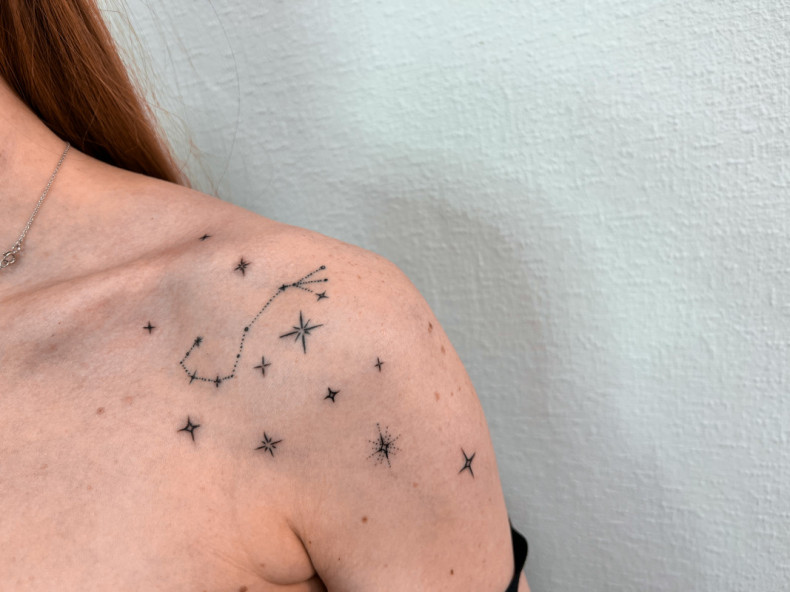 Shoulder constellation, photo - Tattoo Master Barb Tattoo