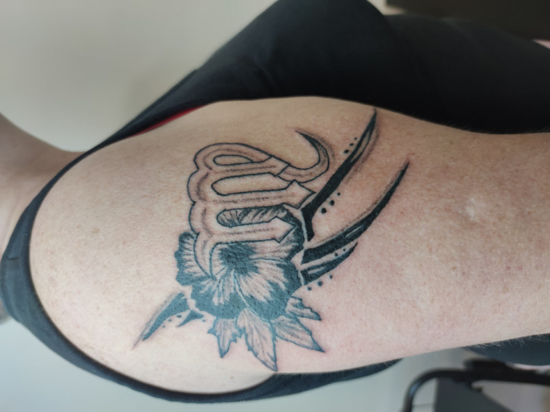 Zodiac sign shoulder scorpion, photo - Tattoo Master Barb Tattoo