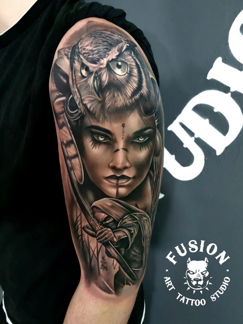 Tatuaż w stylu realizmu na ramieniu autorstwa mistrza Andrii Yudina, photo - Tatuażysta Barb Tattoo