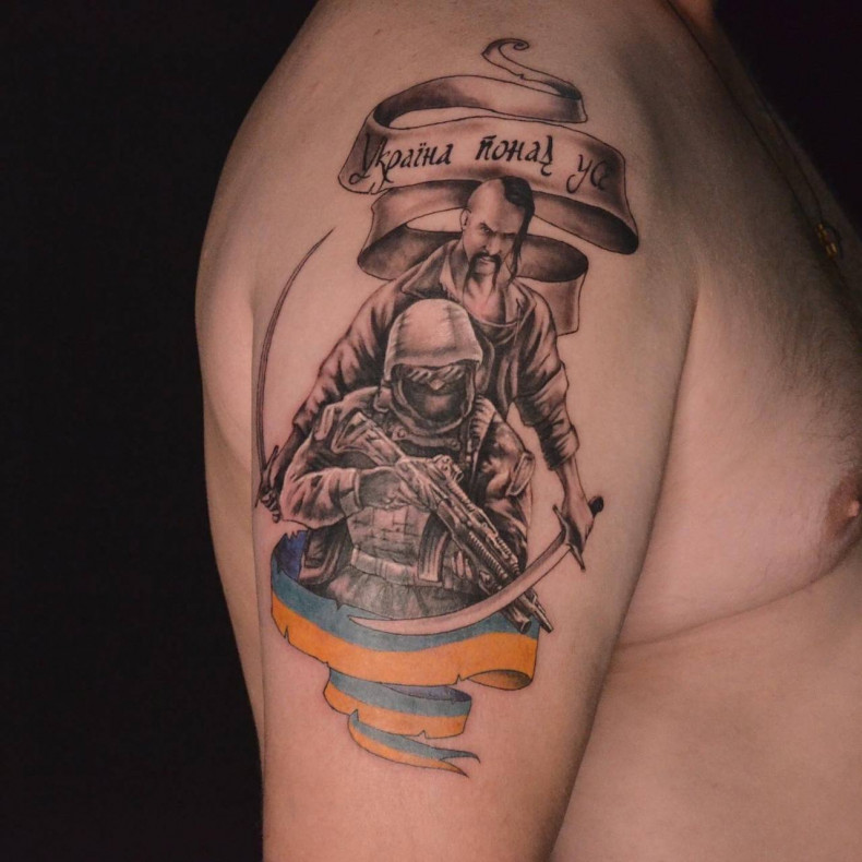 Wojskowy Kozak na ramieniu, photo - Tatuażysta Barb Tattoo