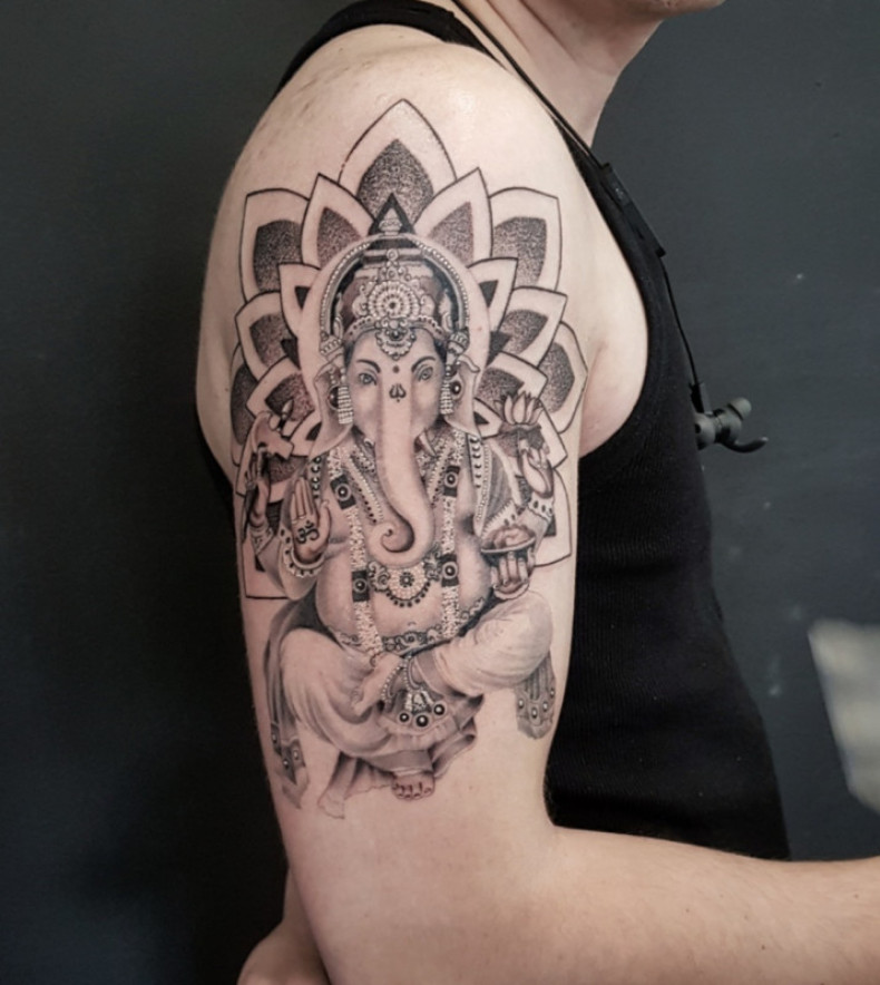 Ganesha shoulder, photo - Tattoo Master Barb Tattoo