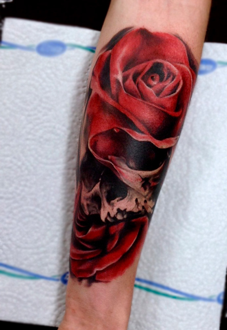 Color realism skull and rose tattoo, photo - Tattoo Master Barb Tattoo