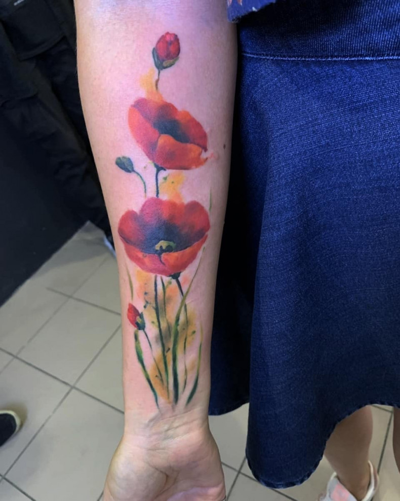 Mohn Unterarm, photo - Tattoo-Meister Barb Tattoo