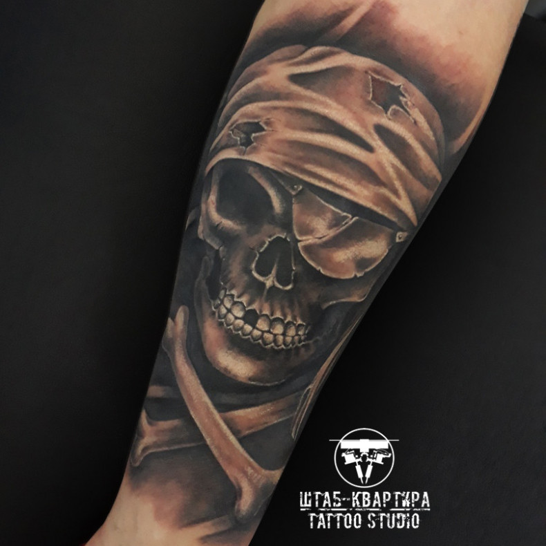 Na przedramieniu pirat czaszka, photo - Tatuażysta Barb Tattoo