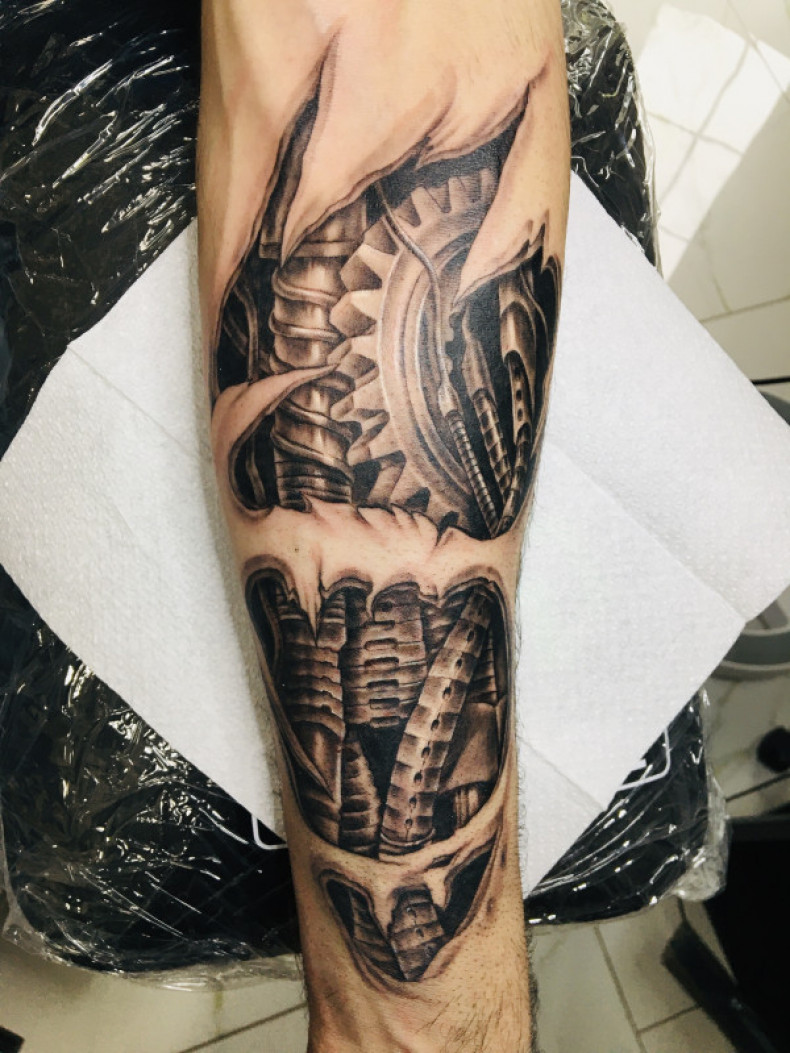 3d biomechanical forearm, photo - Tattoo Master Barb Tattoo