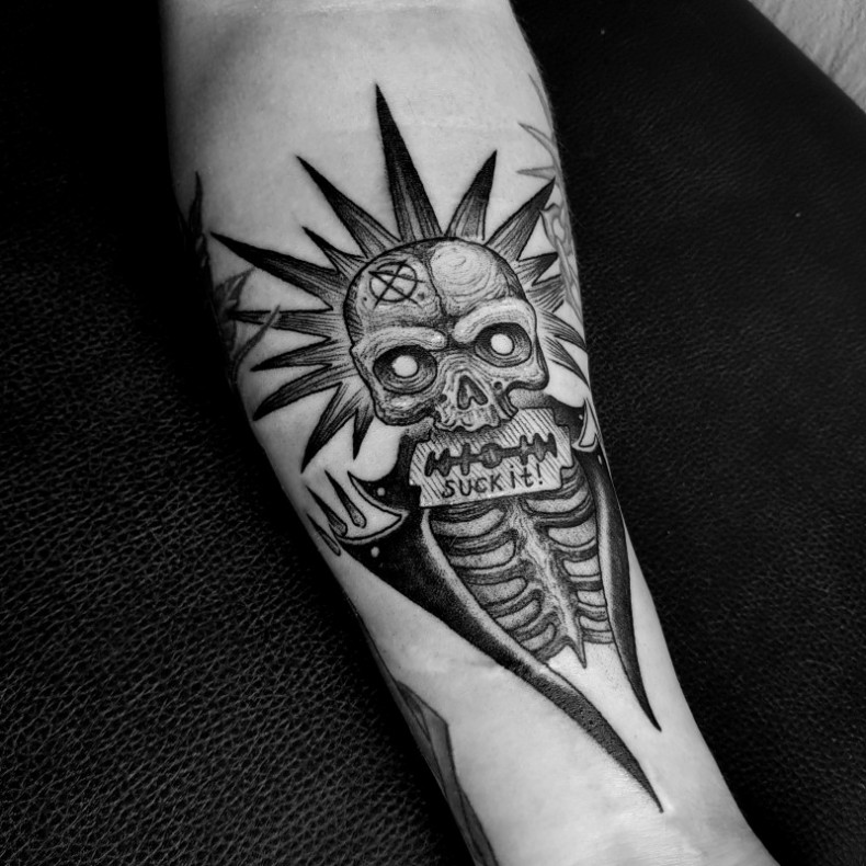 Underground razor forearm, photo - Tattoo Master Barb Tattoo