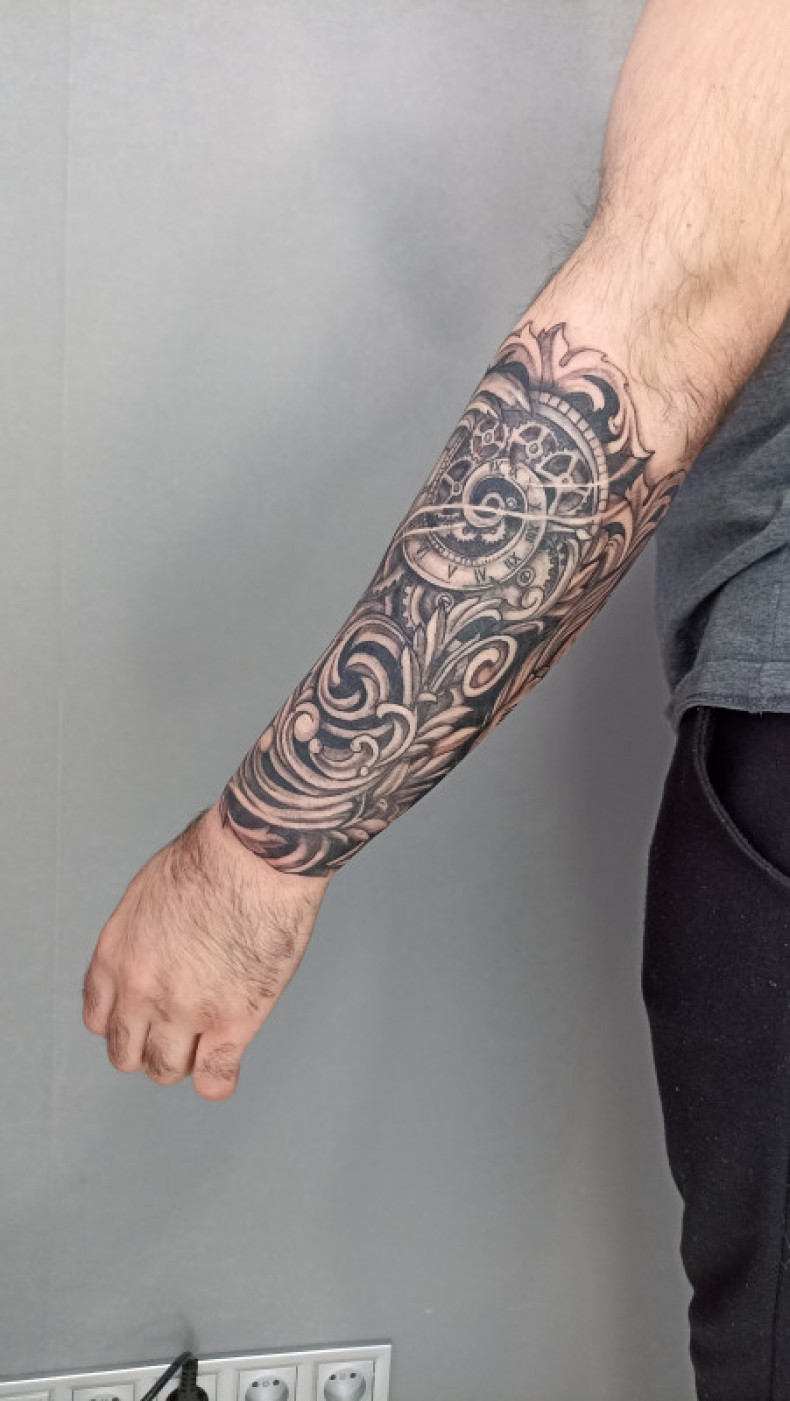 Baroque forearm pattern, photo - Tattoo Master Barb Tattoo