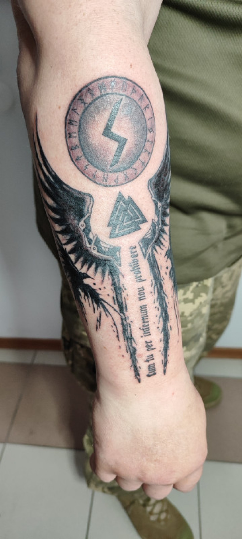 Valknut wojskowy symbol, photo - Tatuażysta Barb Tattoo