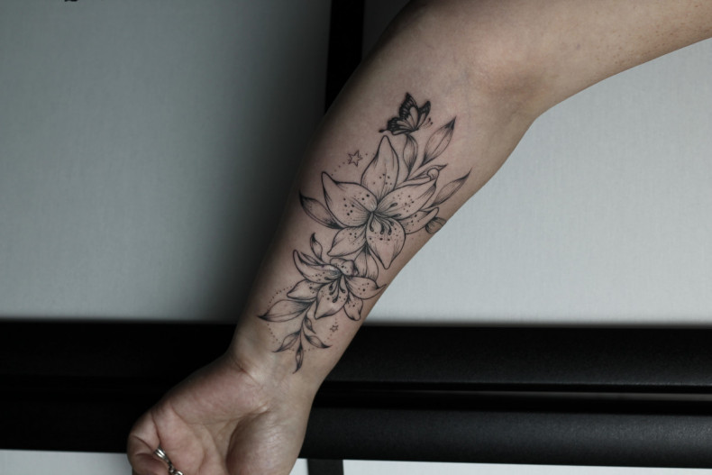 Lily forearm floral, photo - Tattoo Master Barb Tattoo