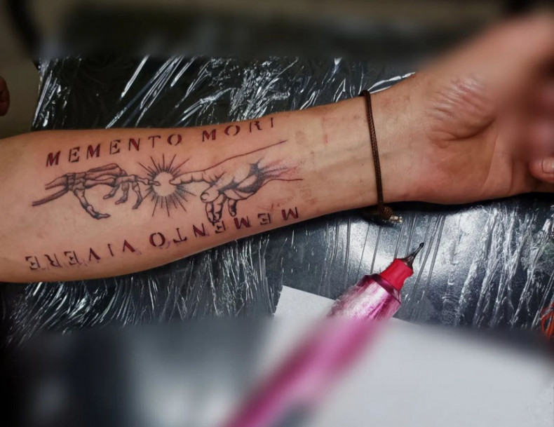 Мементо мори на предплечье, photo - Тату мастер Barb Tattoo