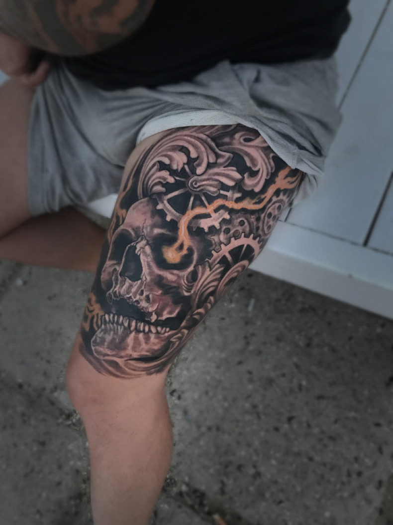 Tattoo Skull with gears. Tattoo studio in Odessa. Master ta, photo - Tattoo Master Barb Tattoo