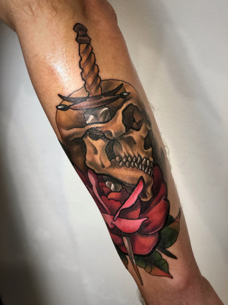 Dagger colorful skull, photo - Tattoo Master Barb Tattoo