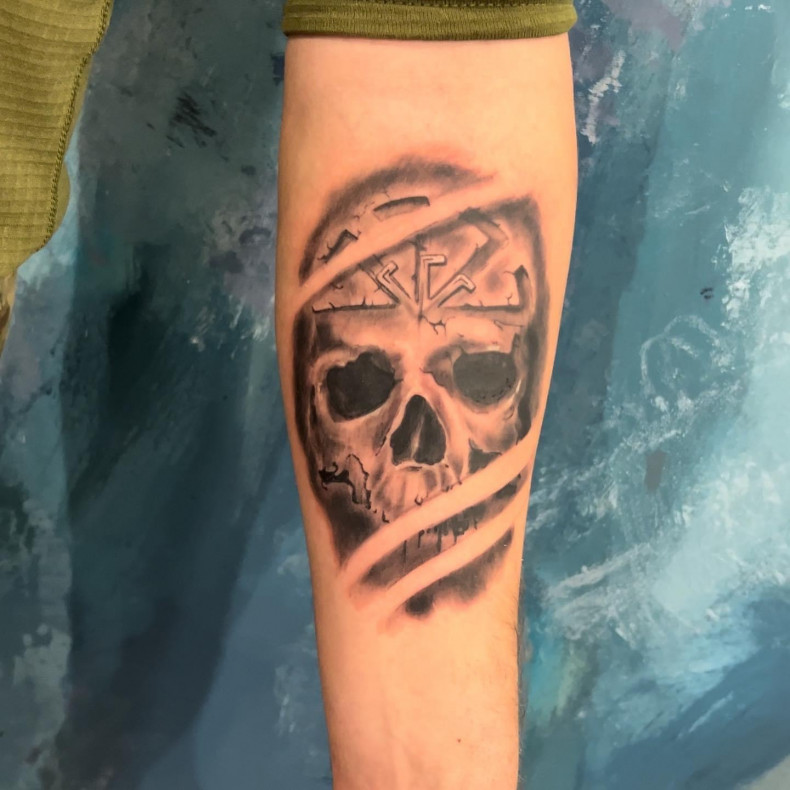 Gray wash skull, photo - Tattoo Master Barb Tattoo