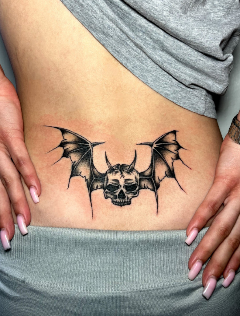 Bat lower back skull, photo - Tattoo Master Barb Tattoo