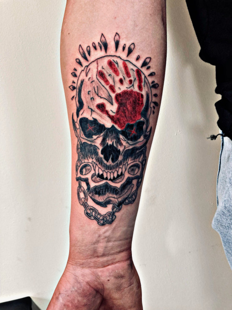 Knuckle skull, photo - Tattoo Master Barb Tattoo