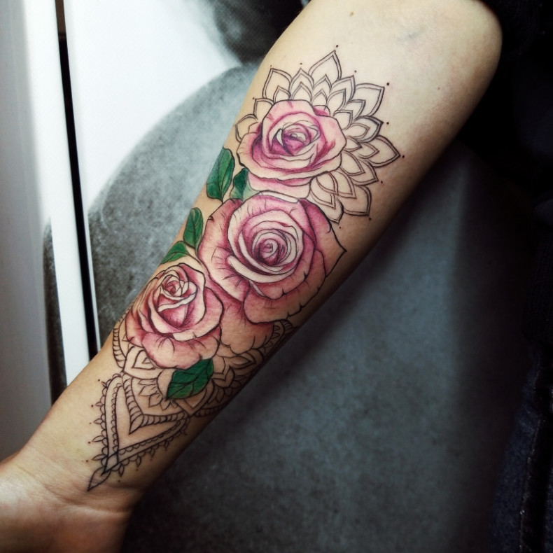 Circle mandala rose, photo - Tattoo Master Barb Tattoo