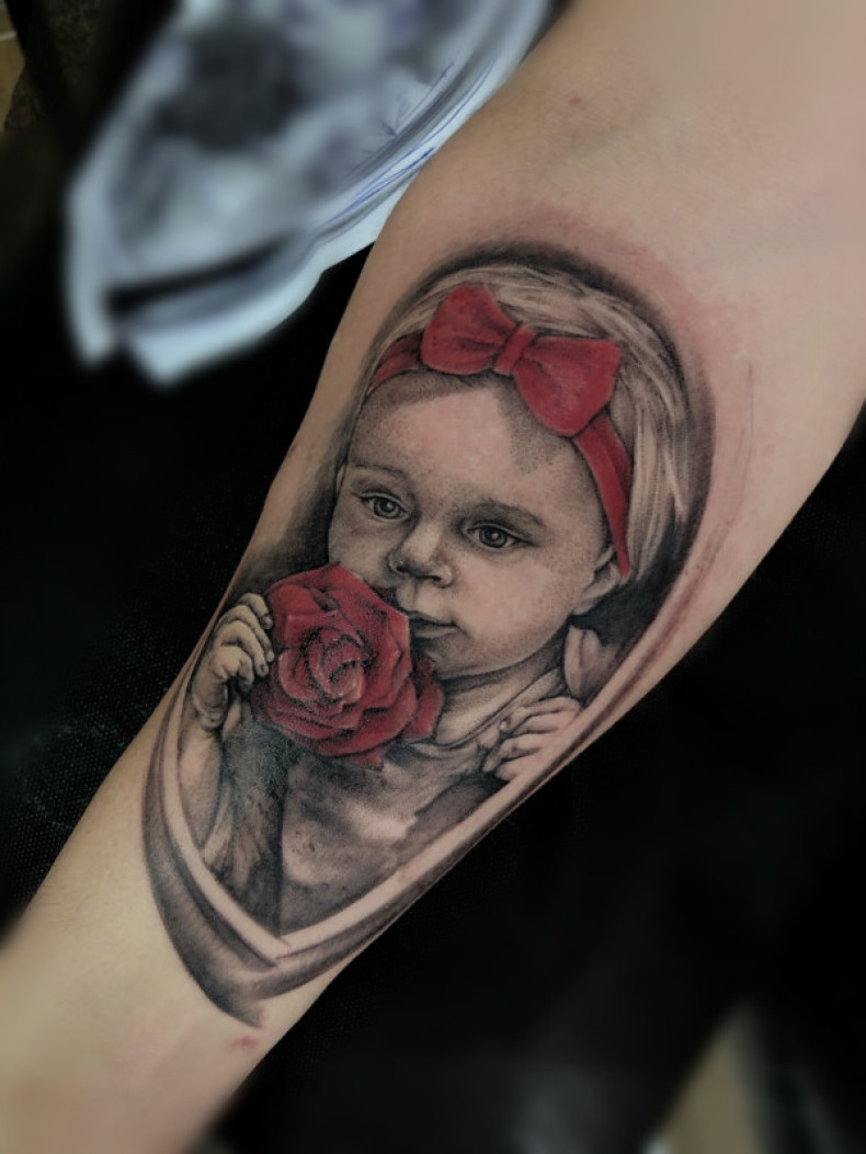 Bow portrait child, photo - Tattoo Master Barb Tattoo