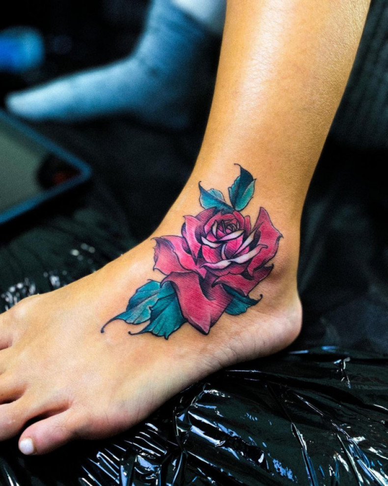 Fuß Rosen bunt, photo - Tattoo-Meister Barb Tattoo