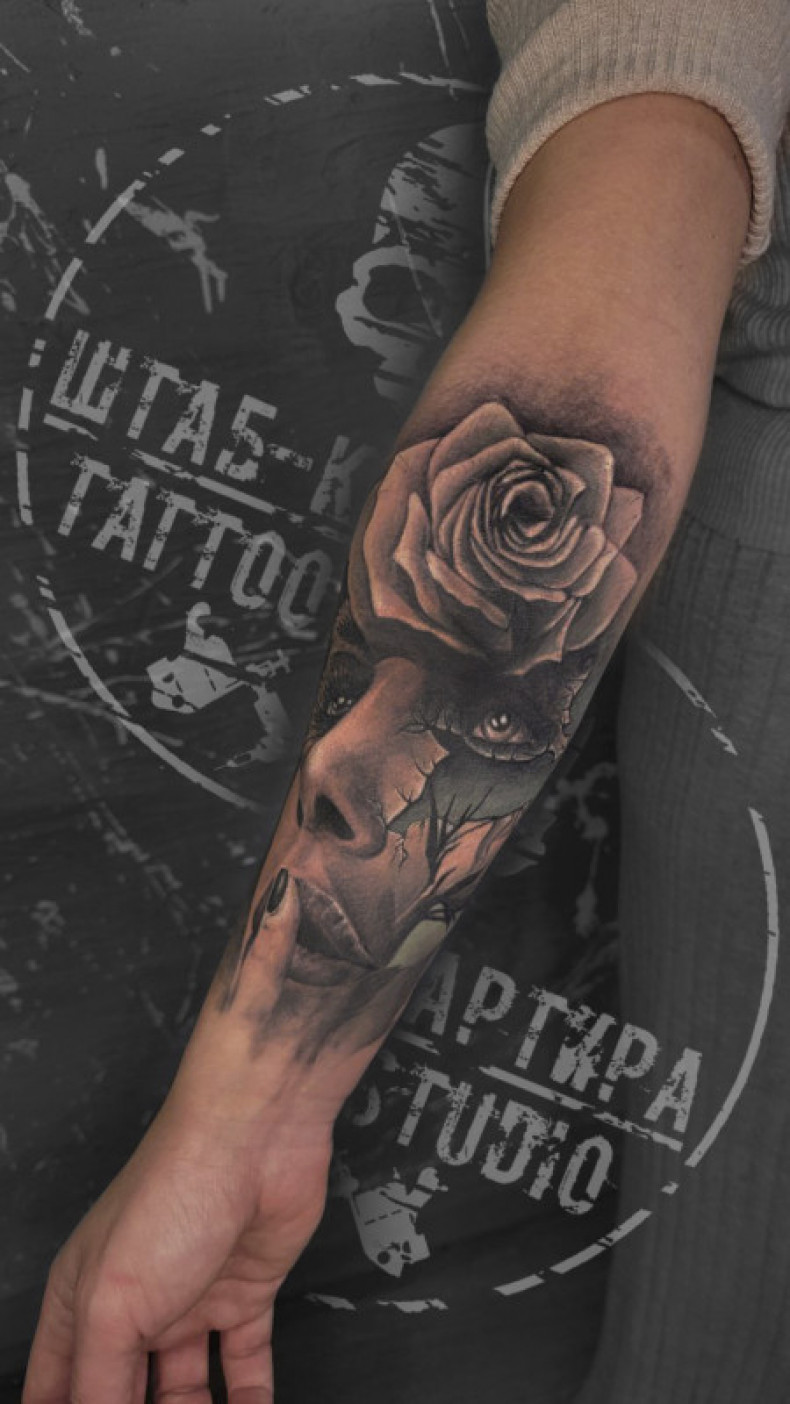 To skomplikowana praca, ponieważ jest to cover up, wykonywany w 2 sesjach tatuażu po 5 godzin każda, photo - Tatuażysta Barb Tattoo