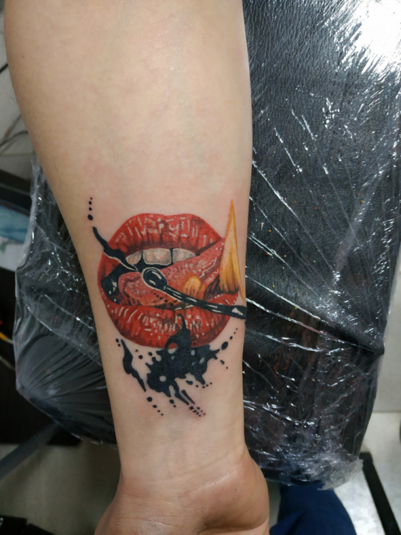 Usta ogień (płomień) kolorowy, photo - Tatuażysta Barb Tattoo