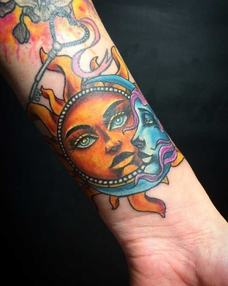 Key moon sun, photo - Tattoo Master Barb Tattoo