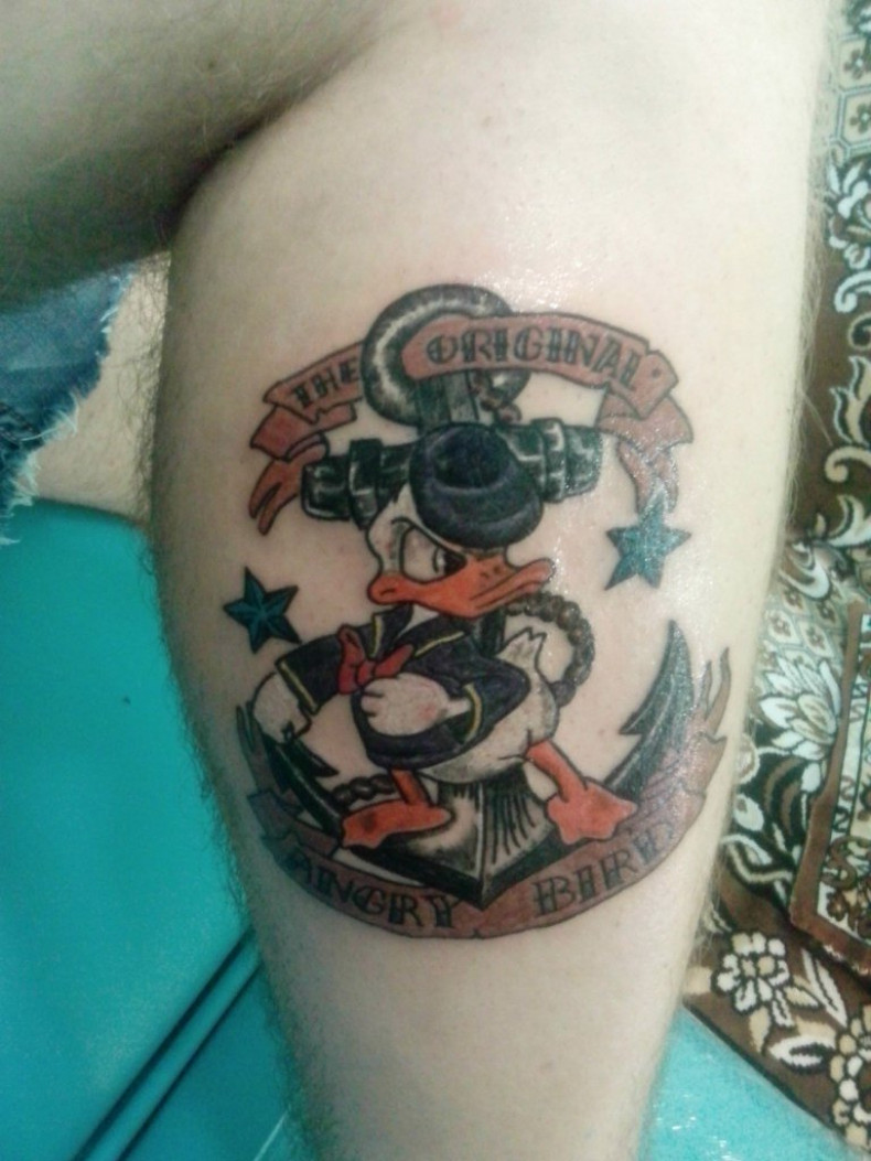 Leg tattoo - Donald Duck, photo - Tattoo Master Barb Tattoo