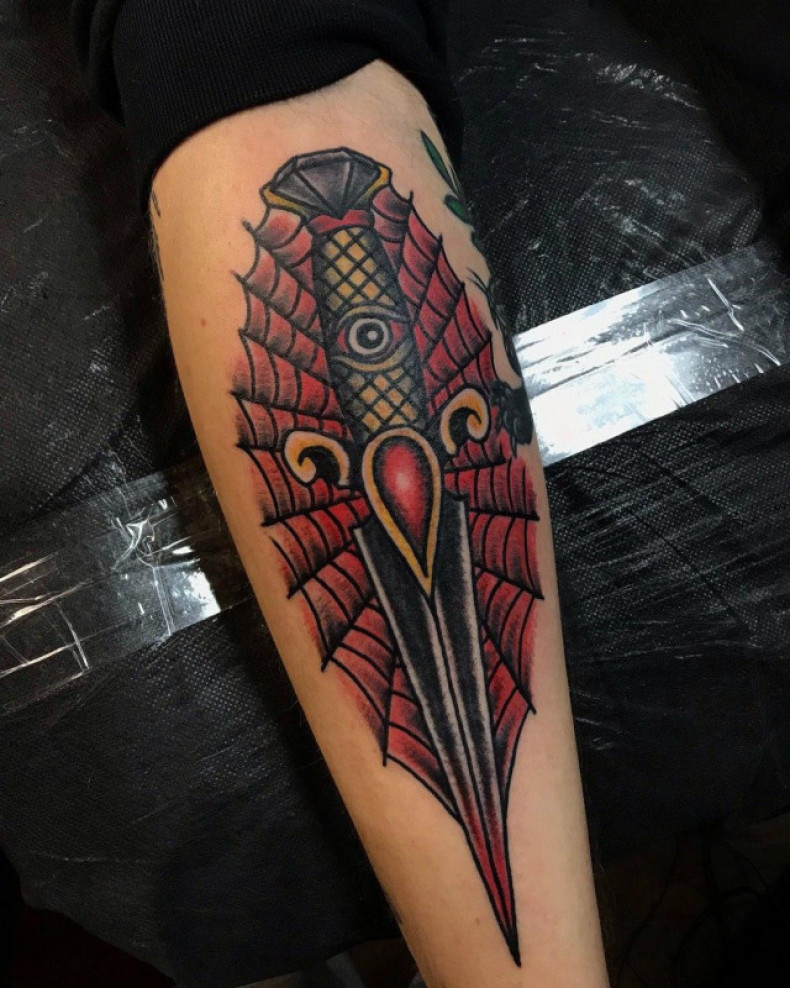 Dagger old school spider web, photo - Tattoo Master Barb Tattoo