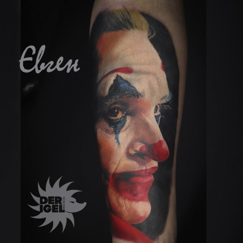 Żartowniś błazen kolorowy, photo - Tatuażysta Barb Tattoo