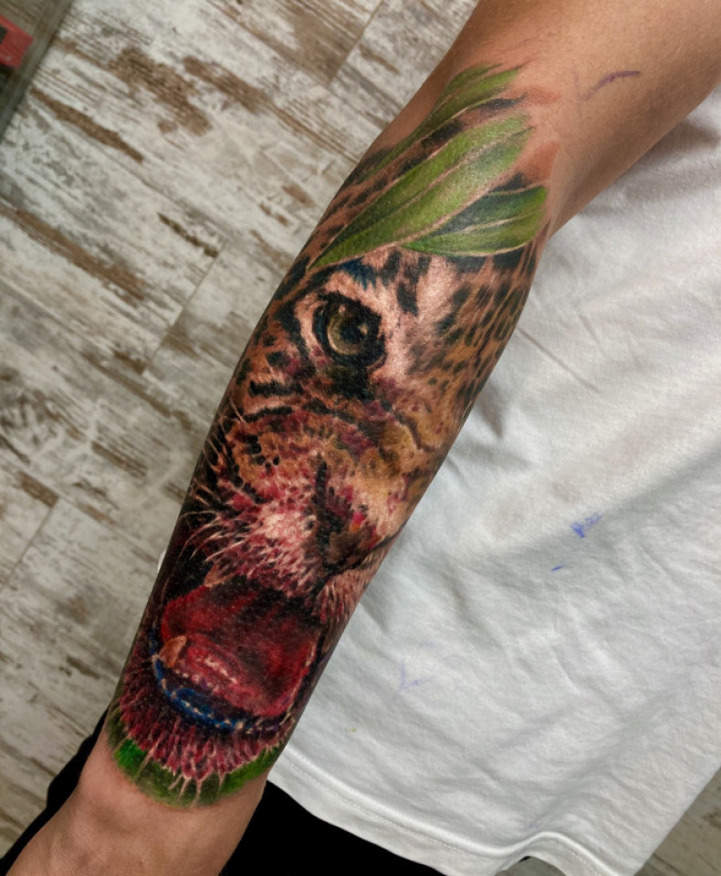 Colorful jaguar, photo - Tattoo Master Barb Tattoo