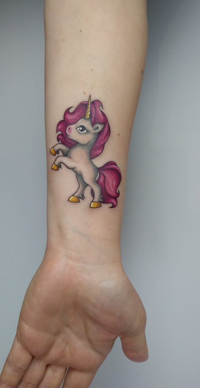 Jednorożec kolorowy, photo - Tatuażysta Barb Tattoo