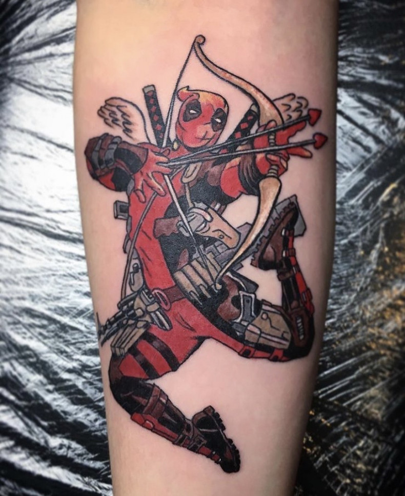 Deadpool marvel bunt, photo - Tattoo-Meister Barb Tattoo