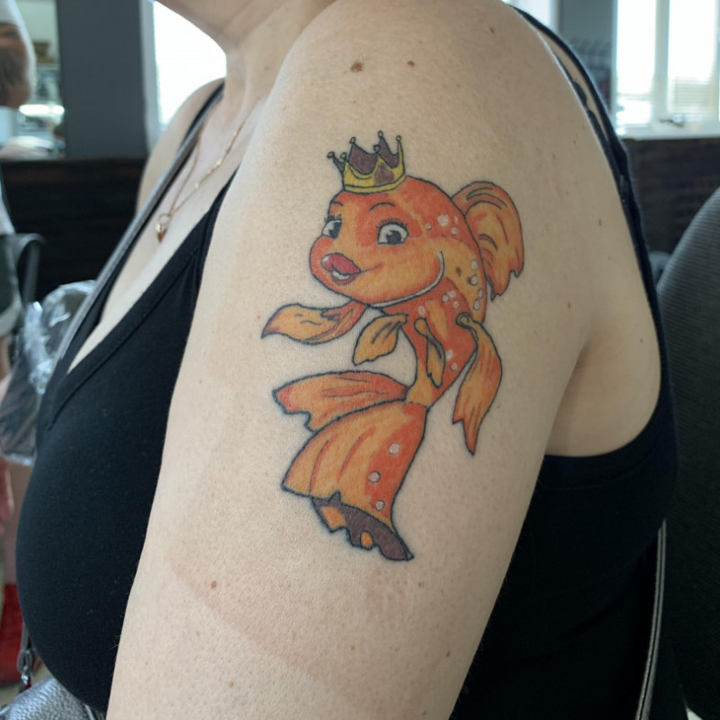 Złota rybka kreskówki ryba, photo - Tatuażysta Barb Tattoo