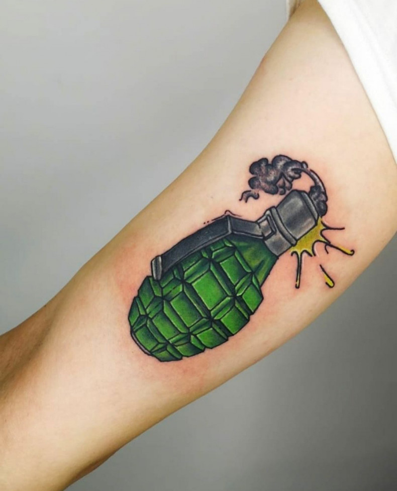 Grenade colorful, photo - Tattoo Master Barb Tattoo