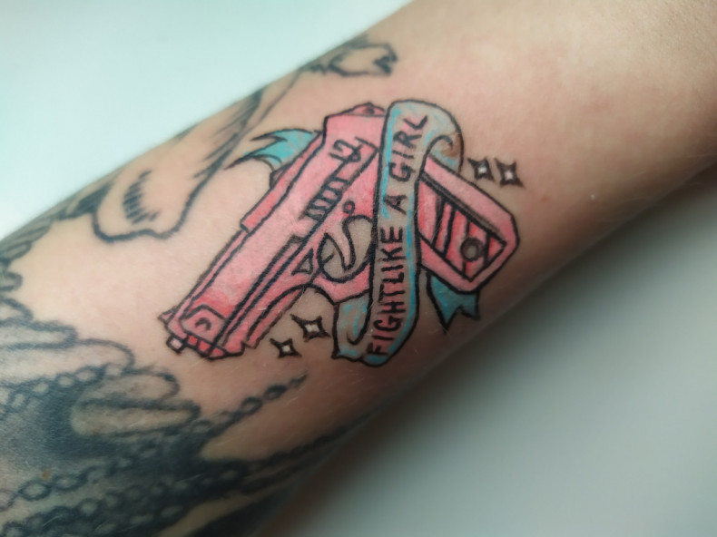 Gun colorful, photo - Tattoo Master Barb Tattoo