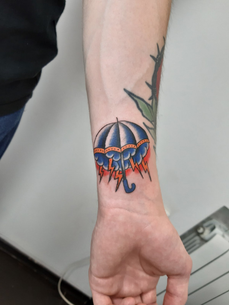 Regenschirm Blitz Wolke, photo - Tattoo-Meister Barb Tattoo