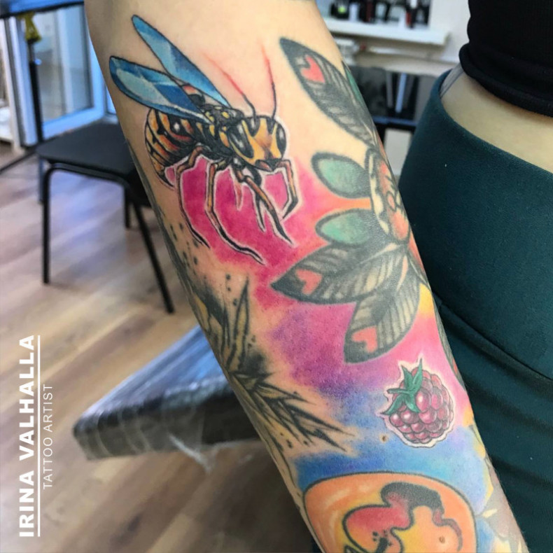 Насекомое пчела цветные, photo - Тату мастер Barb Tattoo