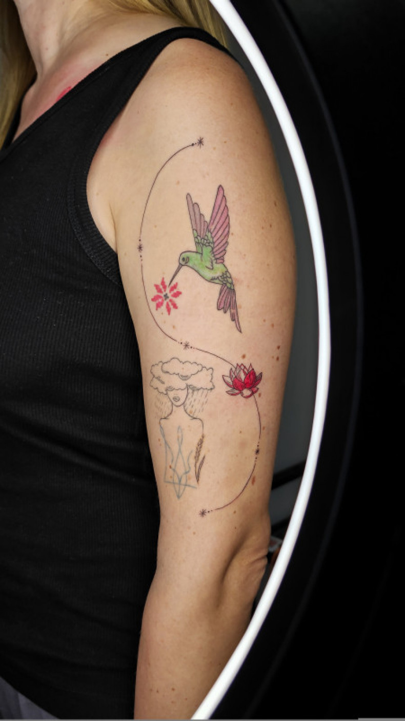 Hummingbird, photo - Tattoo Master Barb Tattoo