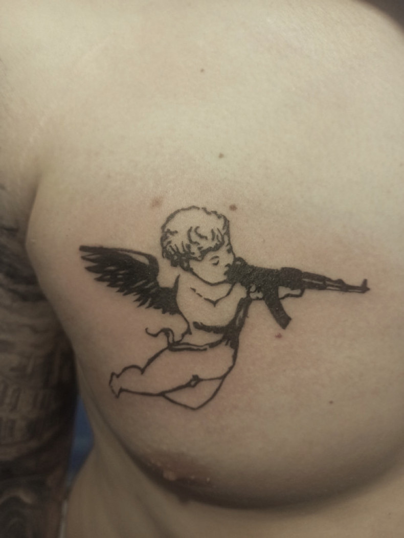 Anioł amorek klatka piersiowa, photo - Tatuażysta Barb Tattoo