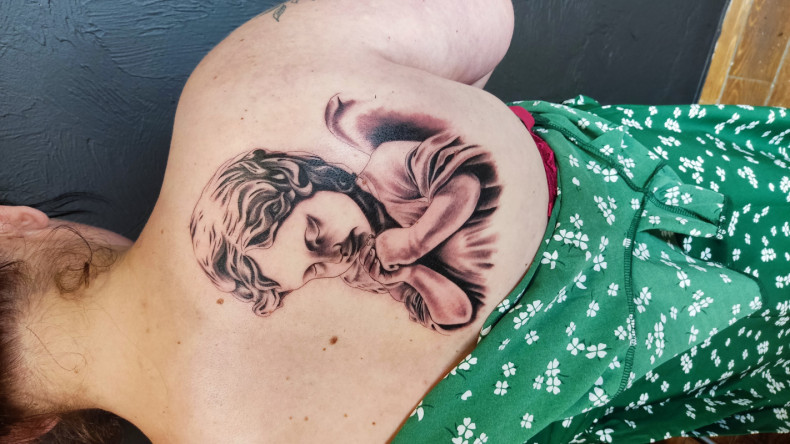 Angel cupid shoulder blade, photo - Tattoo Master Barb Tattoo