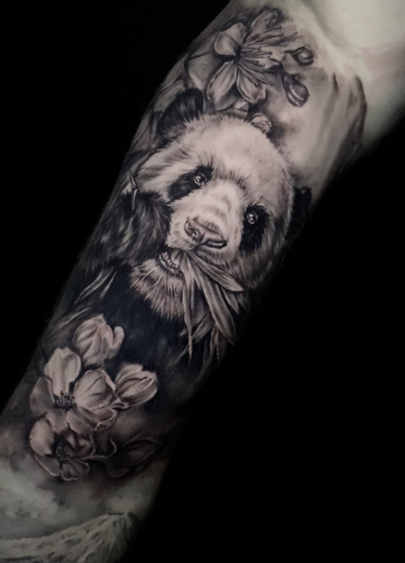 Panda realistyczny sakura, photo - Tatuażysta Barb Tattoo