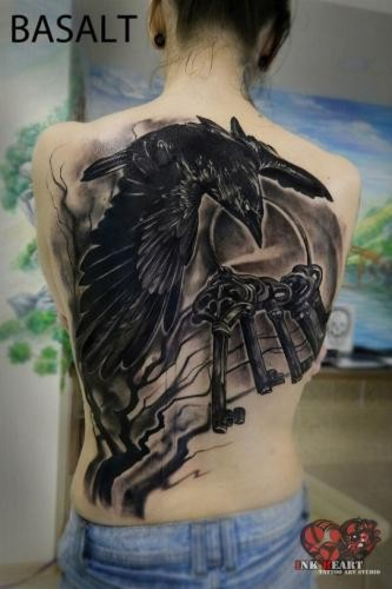 Blackwork big crow, photo - Tattoo Master Barb Tattoo