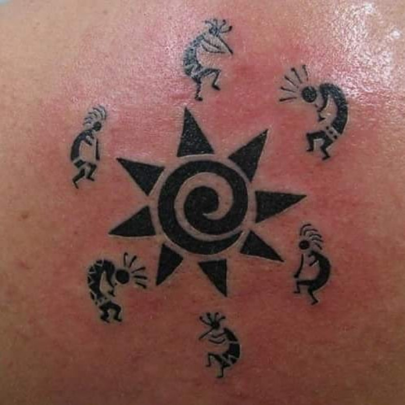 Polynesian sun black and white, photo - Tattoo Master Barb Tattoo