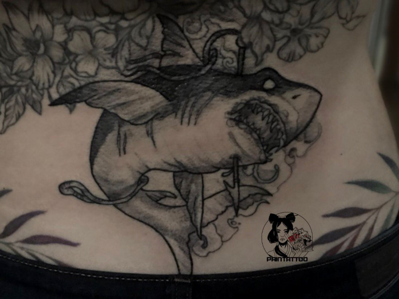 Hai Schwarz und Weiß, photo - Tattoo-Meister Barb Tattoo