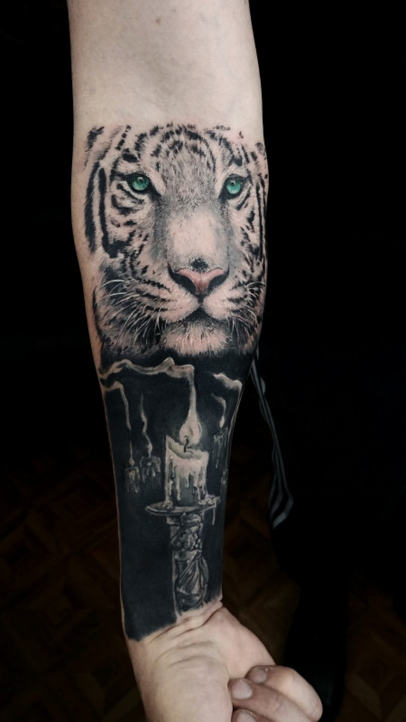 Blackwork candle tiger, photo - Tattoo Master Barb Tattoo