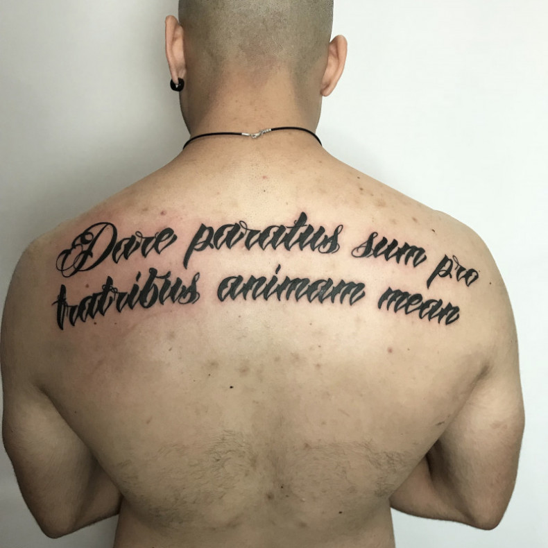 Literowanie na plecach, photo - Tatuażysta Barb Tattoo