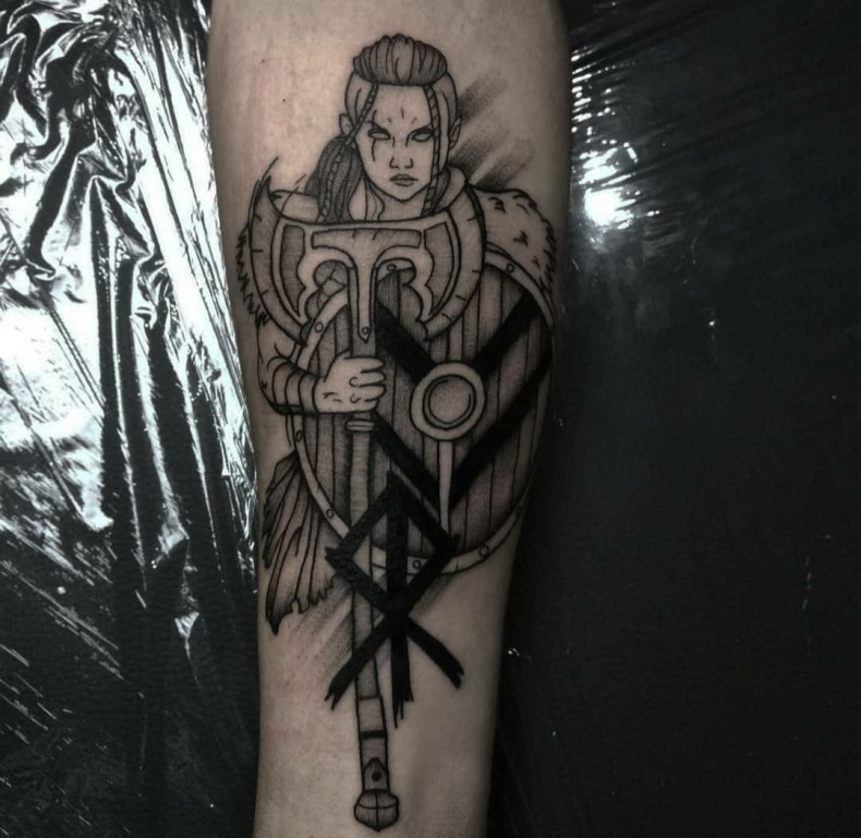 Czarny szary wojownik dziewczyna, photo - Tatuażysta Barb Tattoo