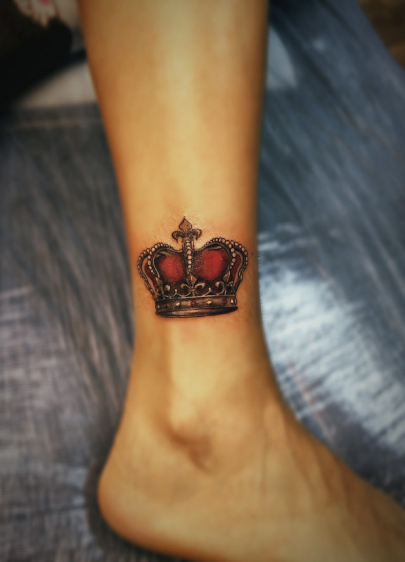 Crown, photo - Tattoo Master Barb Tattoo