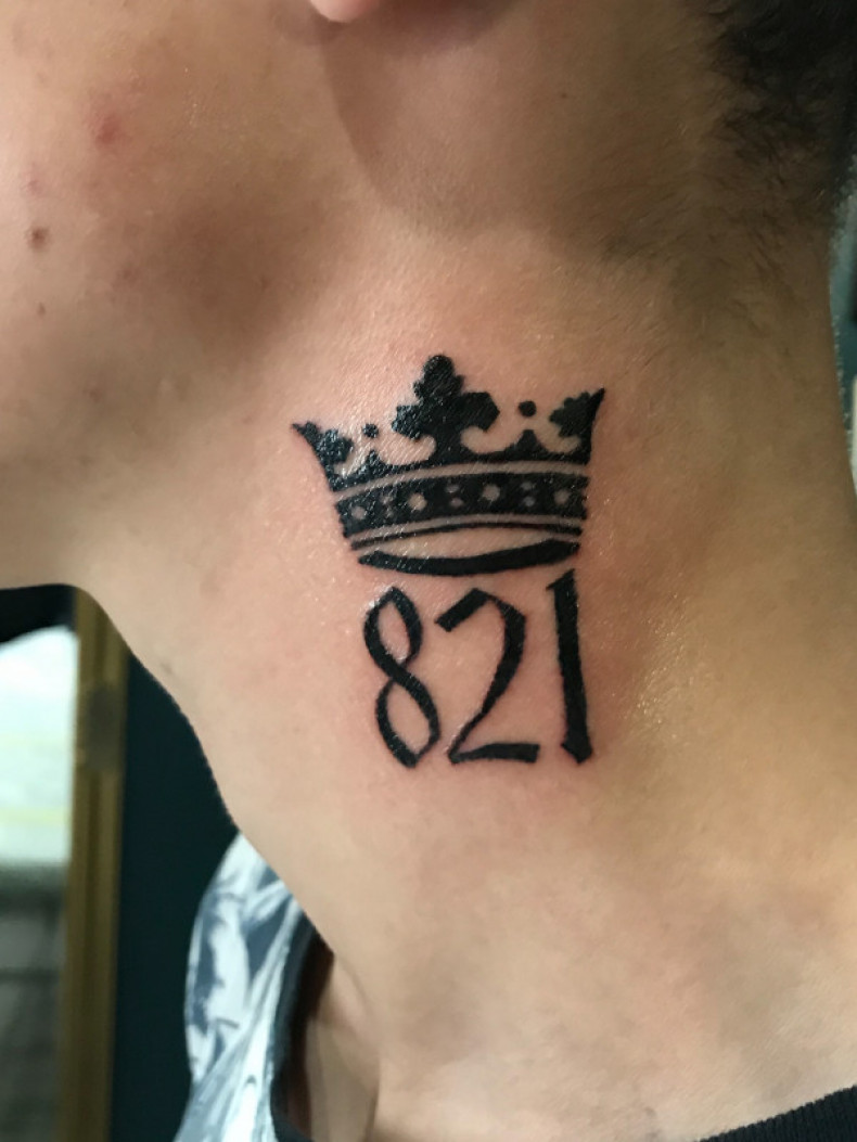 Crown numbers, photo - Tattoo Master Barb Tattoo