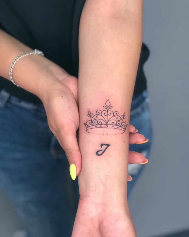 Crown, photo - Tattoo Master Barb Tattoo