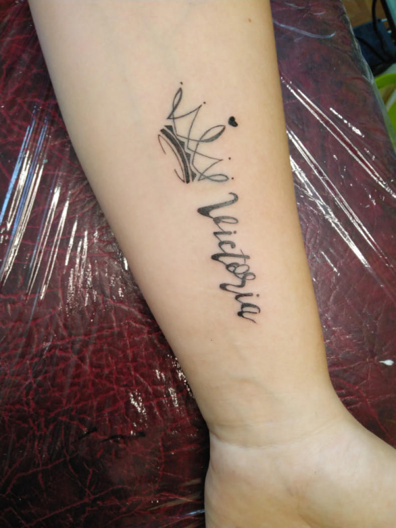 Name crown, photo - Tattoo Master Barb Tattoo